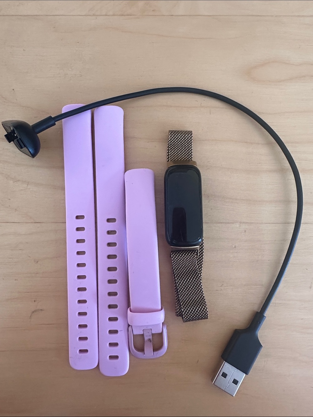 Fitbit Inspire 3 (working) with Silicone & Rose Gold Mesh Metal Band